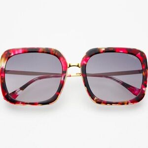 FREYRS — Stylish Tortoiseshell Sunglasses